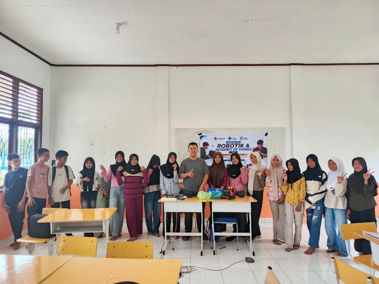 Workshop Robotik & IOT SMP Negeri 7 Penukal